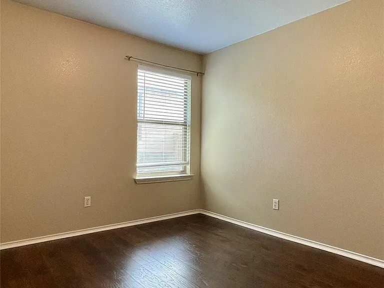 317 Leanne Dr — Photo 14