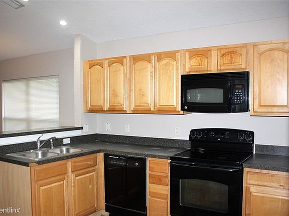 5th image of 611 E 14th St