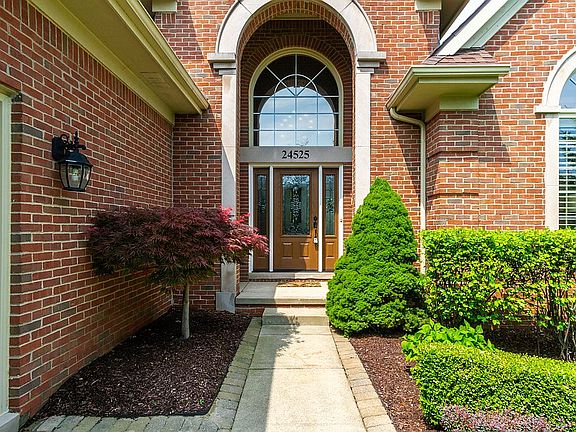 4th image of 24525 Wedgewood Dr