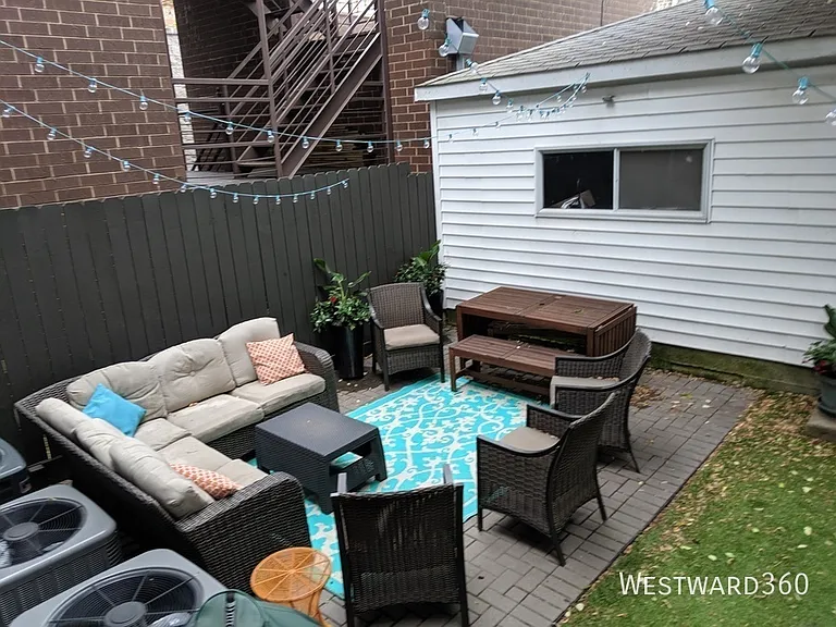 2344 N Oakley Ave #1 — Photo 12