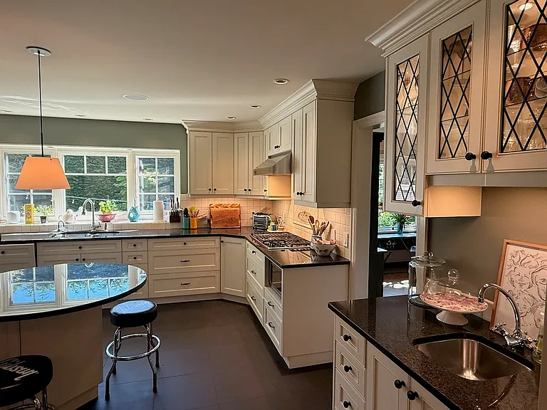 Gourmet Kitchen & Appliances