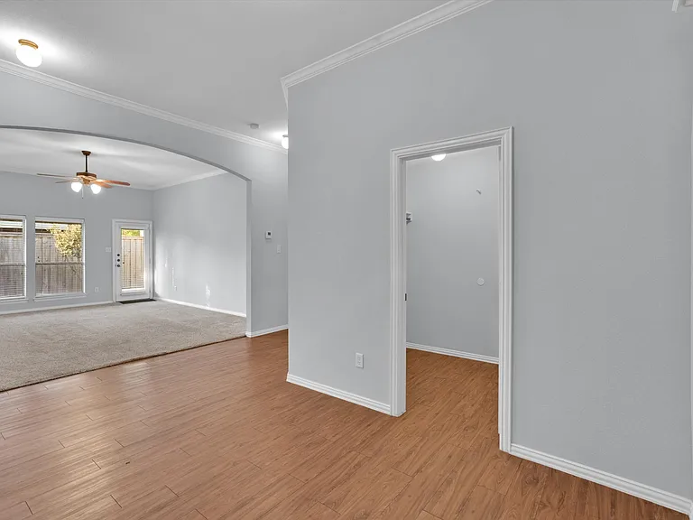 409 Silver Mine Dr — Photo 4