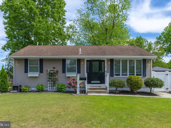 31 Hill Dr, Pine Hill, NJ 08021