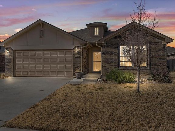 2nd image of 2908 Trailwood Dr