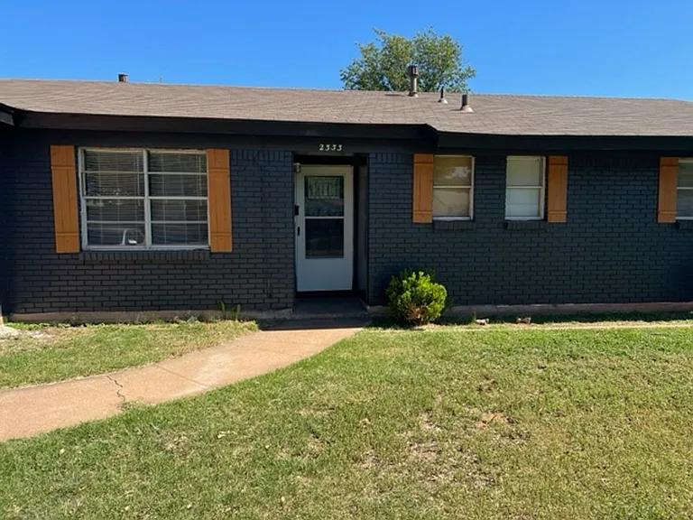 2333 Marsalis Dr — Photo 2