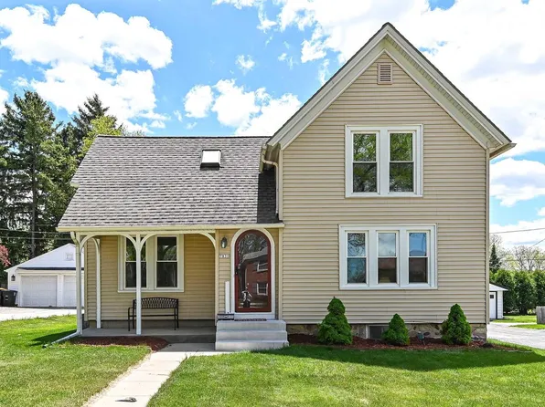 7831 W North AVENUE, Wauwatosa, WI 53213