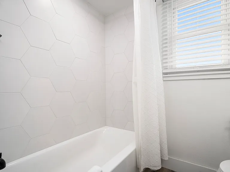 113 4th Ave — Photo 37