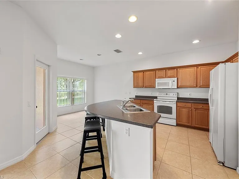 2410 Verdmont Ct — Photo 9
