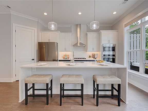 3rd image of 2075 Parkside Ln #8