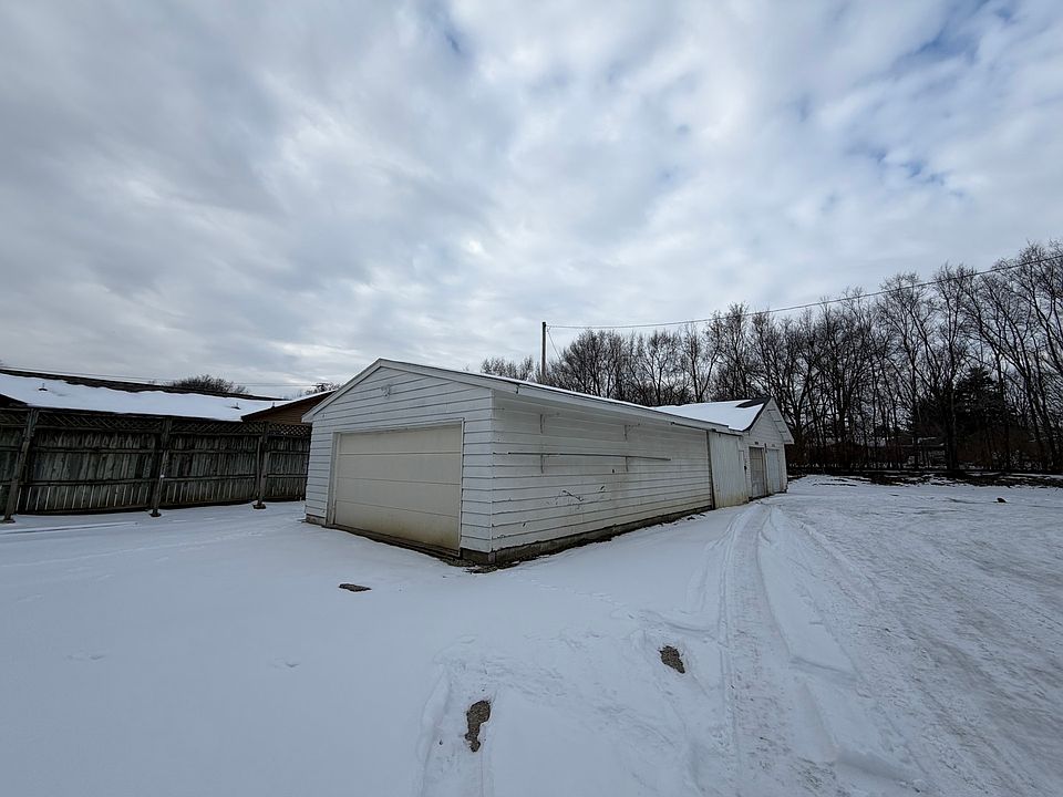 2nd image of 2308 E Main St