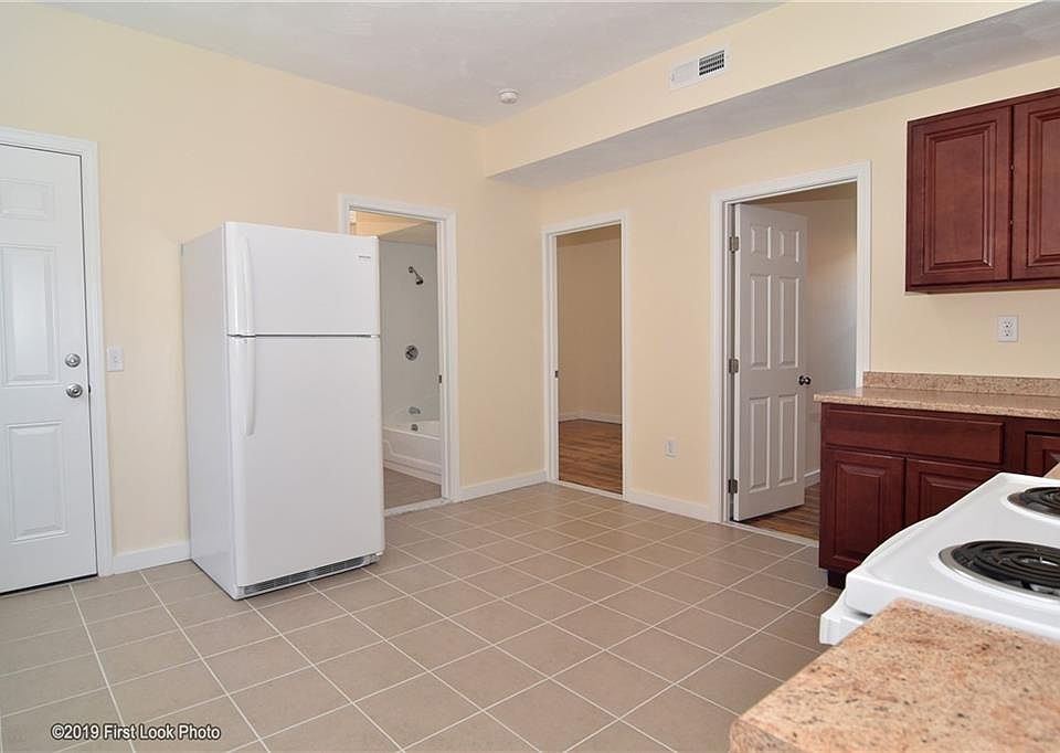 2nd image of 1058 Atwells Ave APT 1
