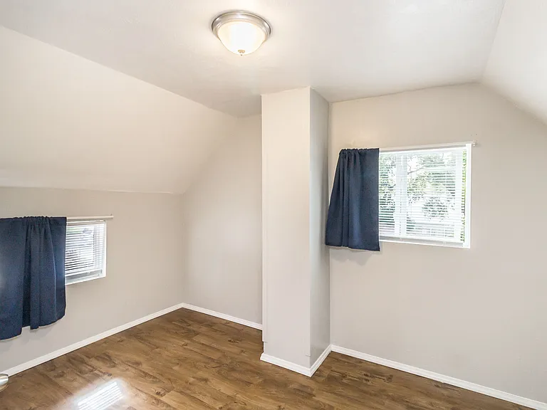 1324 W Sioux St — Photo 10