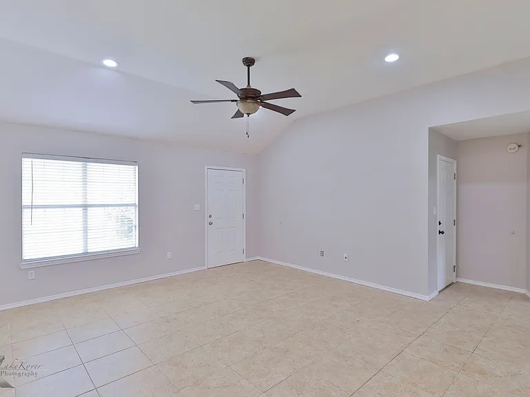 7825 Thompson Pkwy — Photo 22