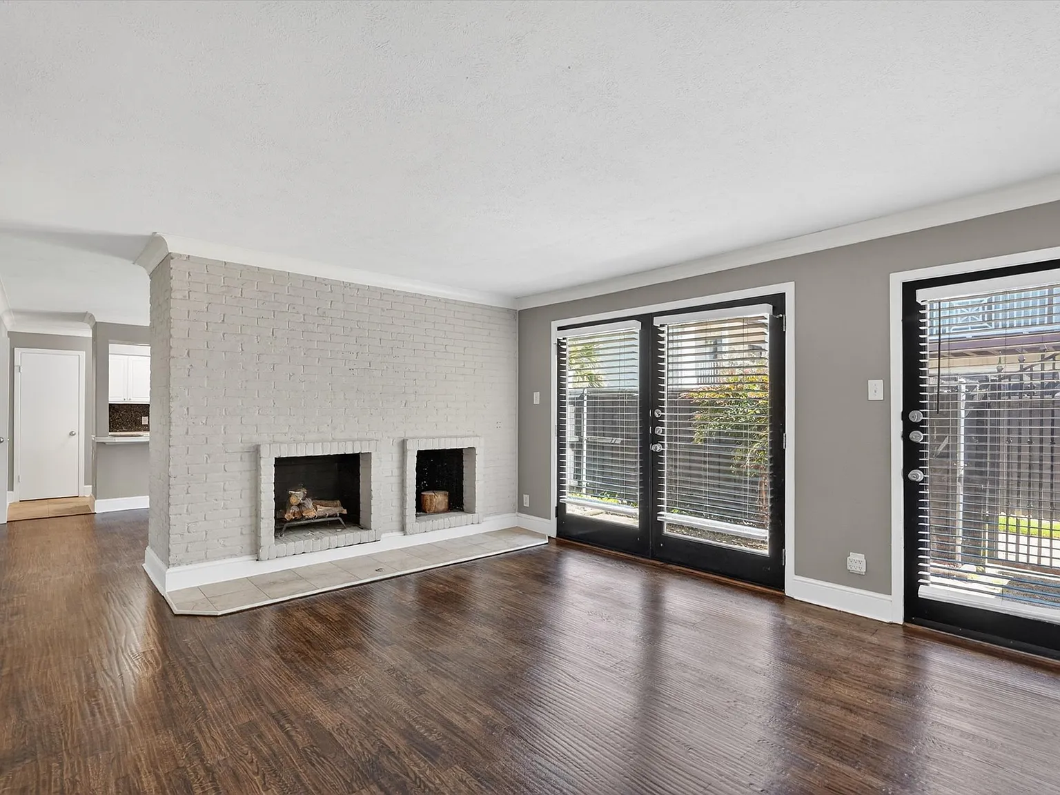 3 bed, 1224 sqft, $2,400 — Photo 4