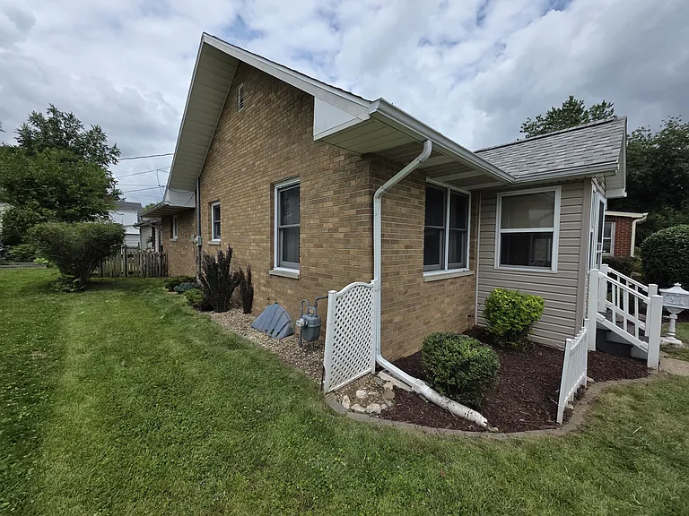 217 Shalley Dr — Photo 2