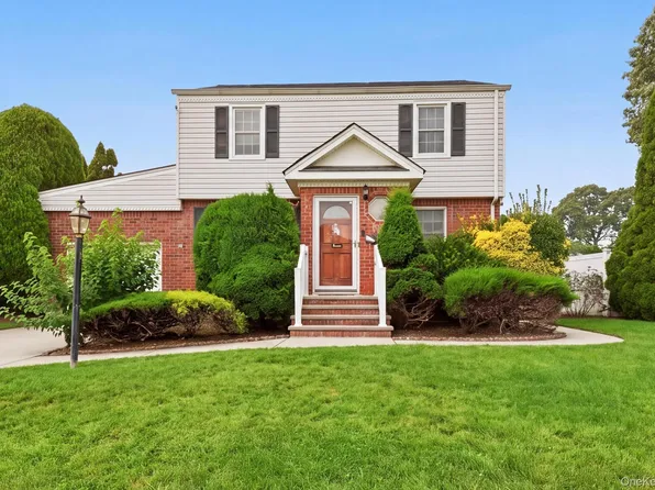 2262 1st Street, East Meadow, NY 11554