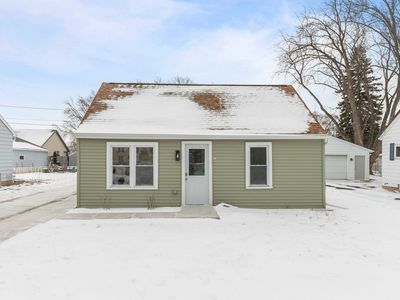 136 W Cecil St, Neenah, WI, 54956