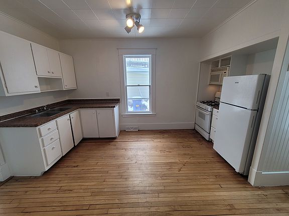 3rd image of 1353 Garfield Ave NW APT 1