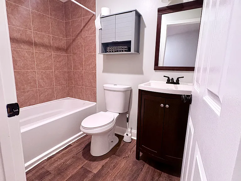 1008 W Cross St — Photo 14