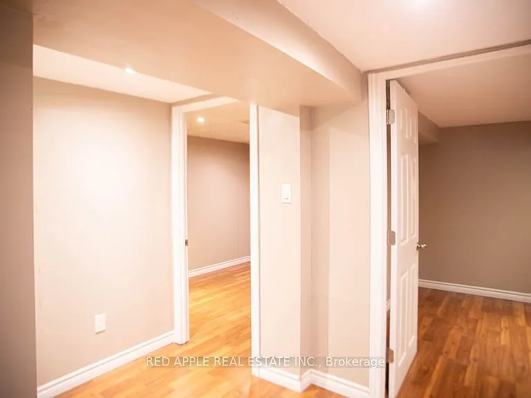 126 Longford Dr — Photo 22
