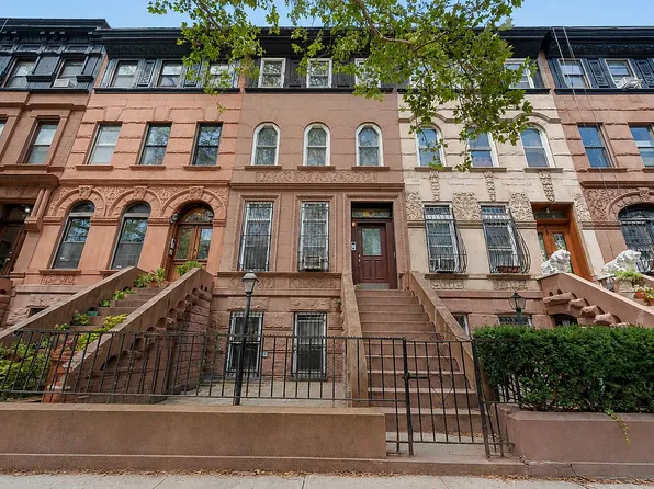 393 Park Pl