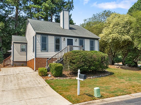 Hilltop Cottage. Keyless entry and dusk to dawn front porch lights, so there is no need to worry about arriving in the dark.