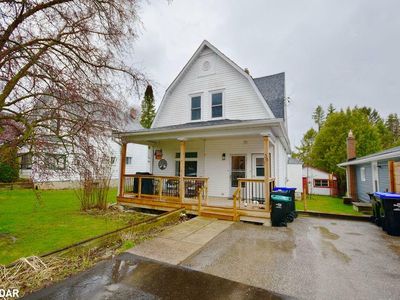 36 Harriet St, Penetanguishene, ON, L9M1L1