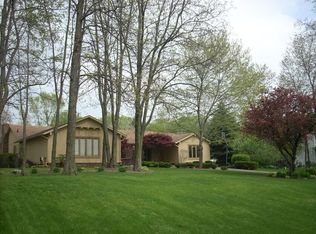 5165 Glenway Dr, Brighton, MI