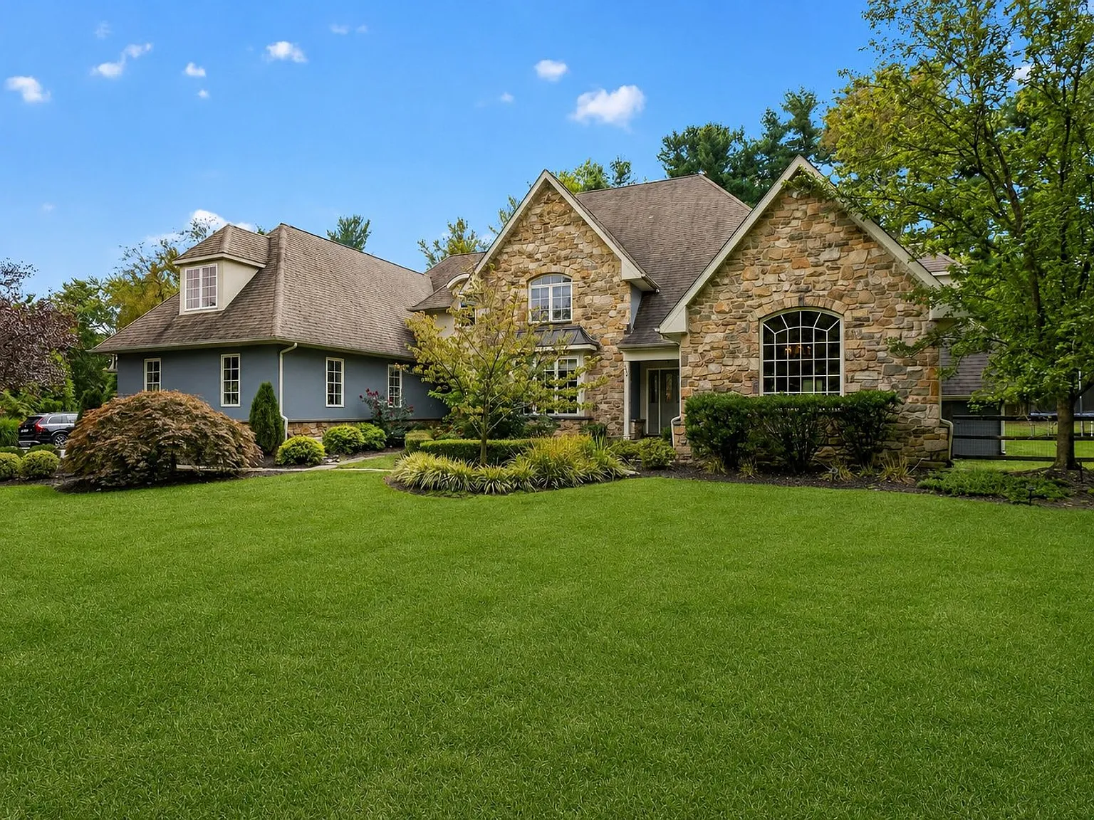 5 bed, 5781 sqft, $7,000 — Photo 3