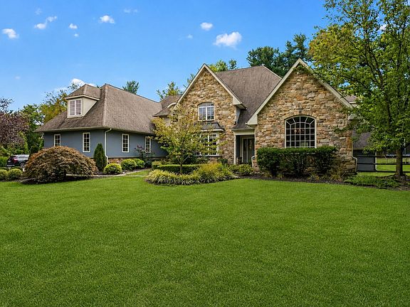 3rd image of 1424 Evans Rd