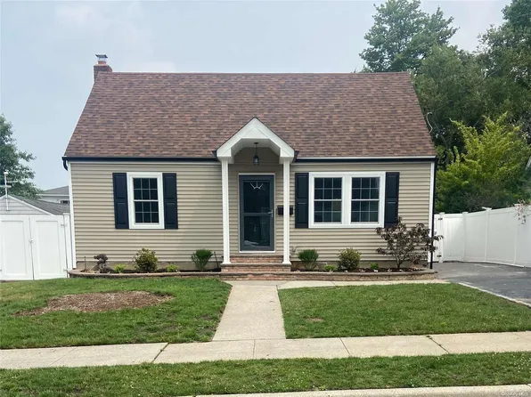 7 Russell Avenue, Bethpage, NY 11714