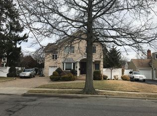 27 Greenlawn Blvd, Valley Stream, NY 11580