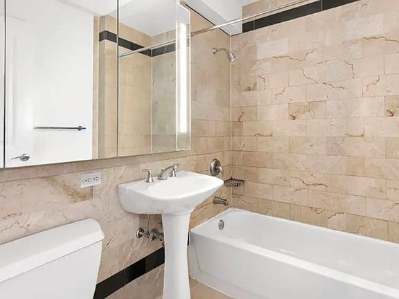 4th image of 20 West St APT 32H