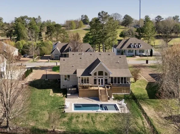 524 Country Club Dr, Dickson, TN 37055