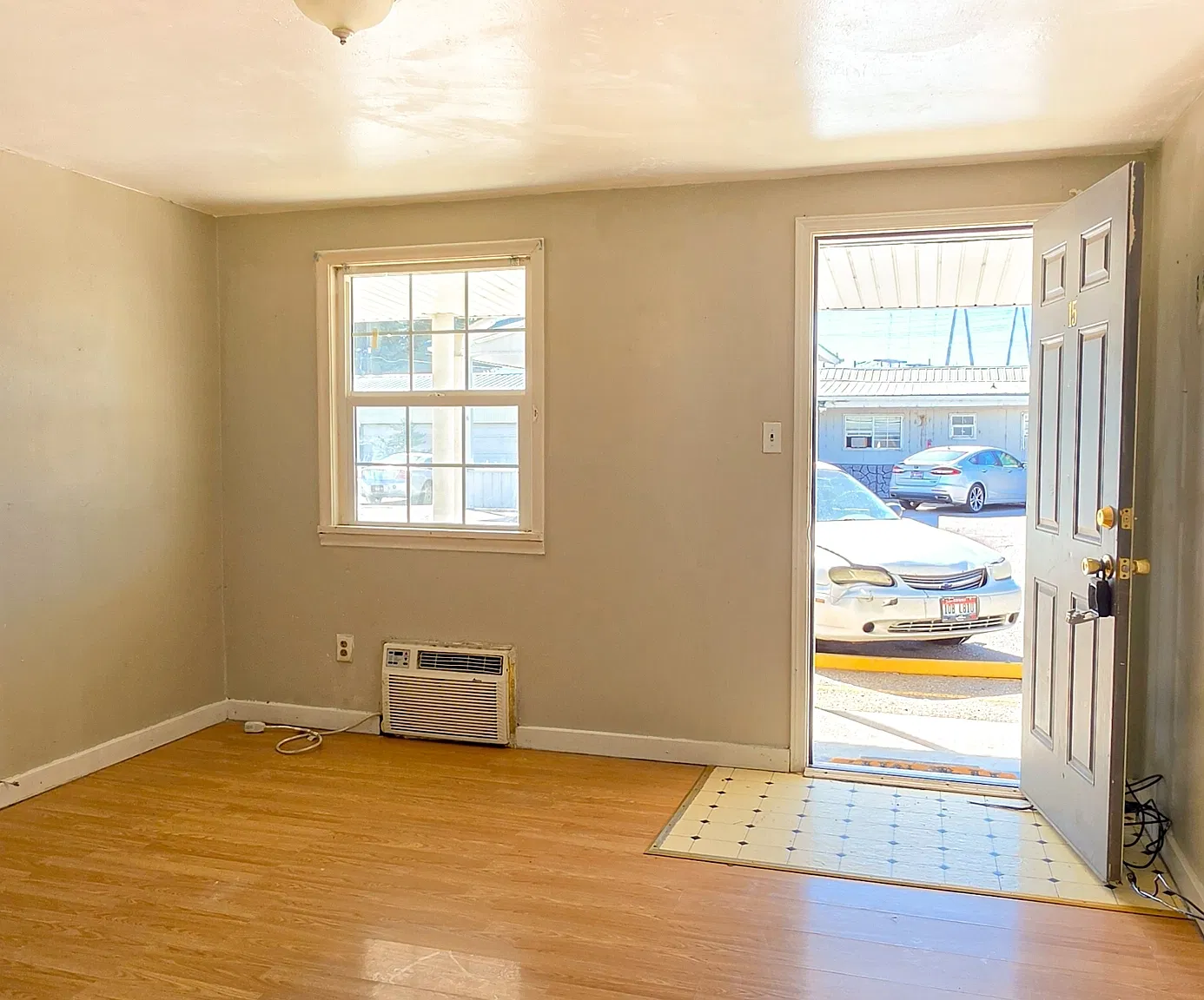 1375 S Broadway St — Photo 4