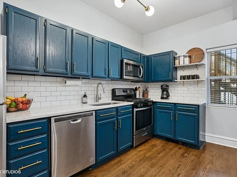 1919 N Wood St #1R — Photo 1