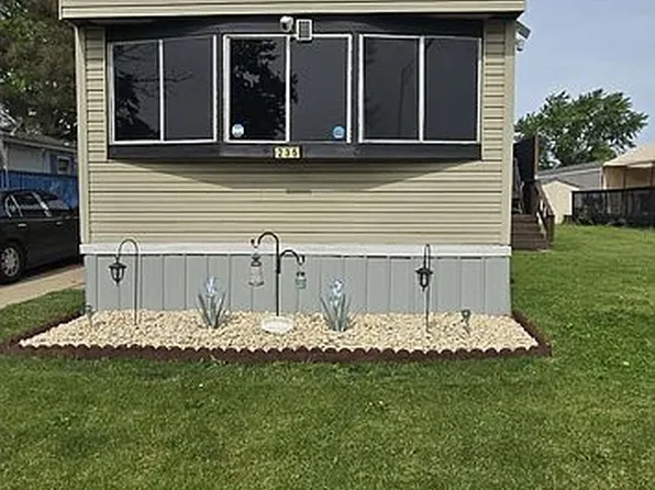235 Daren Dr, Chicago Heights, IL 60411