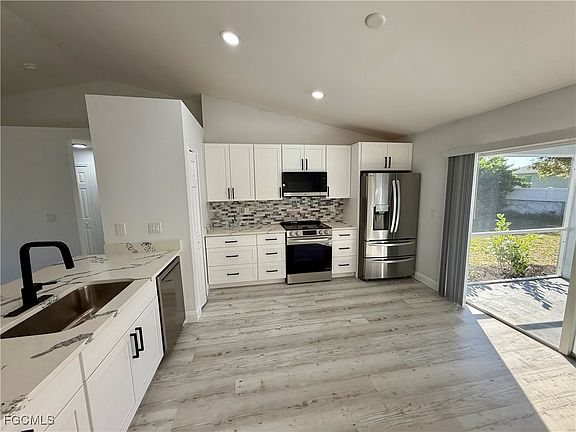 4th image of 2600 SW 22nd Pl