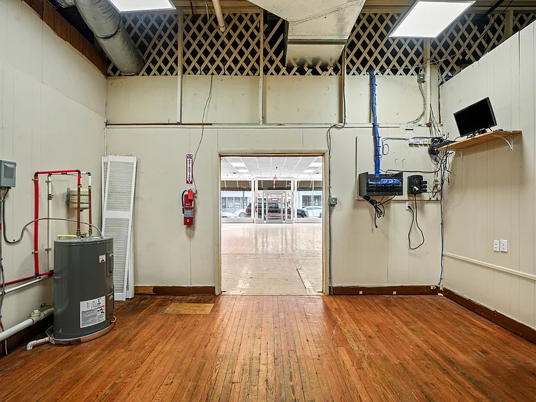 205 E Walnut St — Photo 20