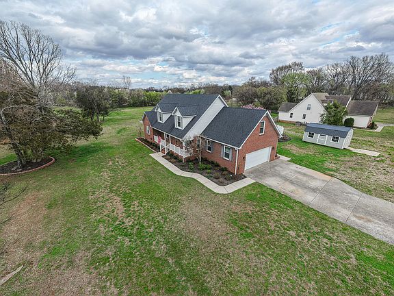 4th image of 3145 Middleton Dr