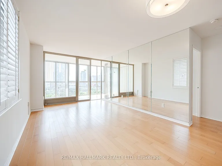 95 Lombard St #1202 — Photo 11