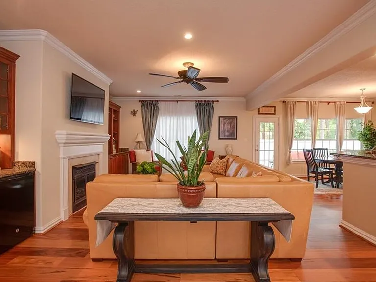 1032 Horton Pl — Photo 3