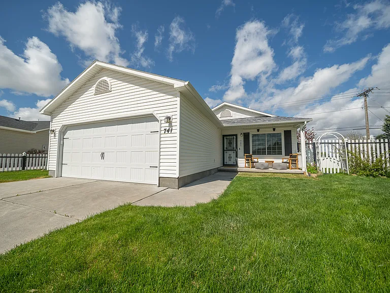 741 Clarence Ct — Photo 1
