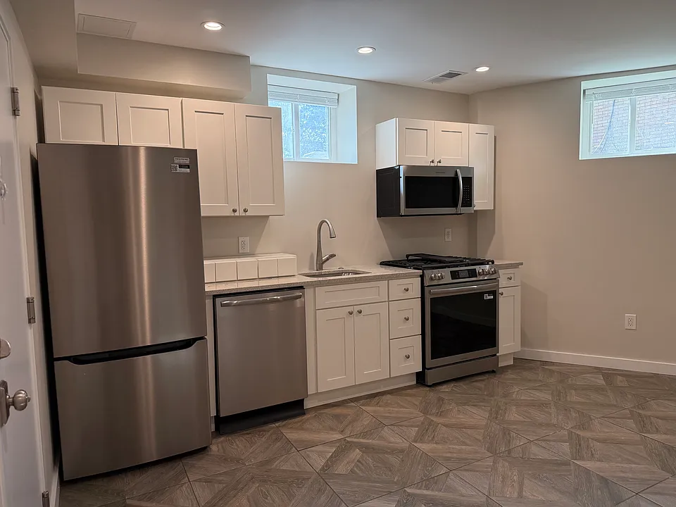 447 S Aiken Ave #2