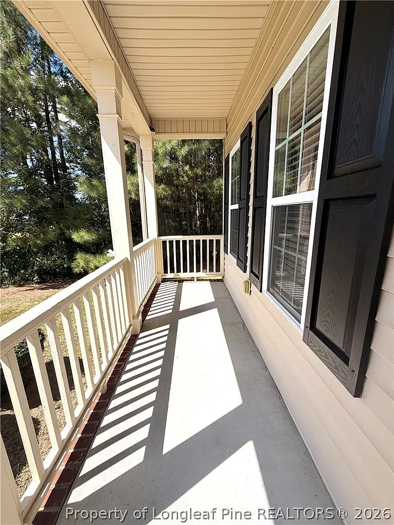 3 bed, 2.5 bath, 1985 sqft, $2,100 — Photo 2
