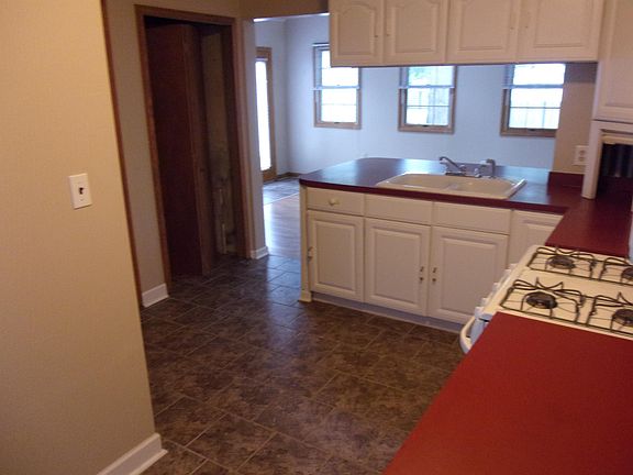 4th image of 1995 Searl St
