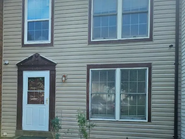 5565 Caithness Ct, Fairfax, VA 22032