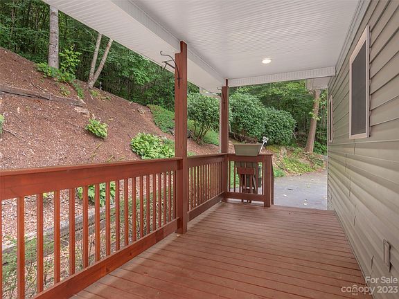 4th image of 7 Bellewood Dr