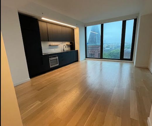 2nd image of 384 Keap St APT 7