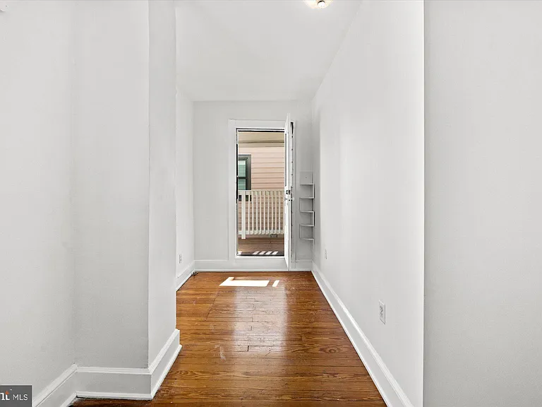 629 N Columbus St — Photo 22